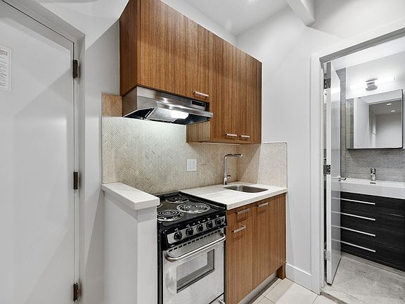 4th image of 19 Stanton St #20B