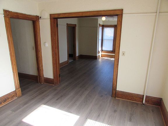 5th image of 828-830 E Johnson St