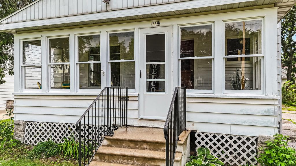 739 Monroe St, Oshkosh, WI - View 3