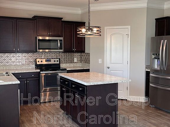 4th image of 14 Cloverfield Ct