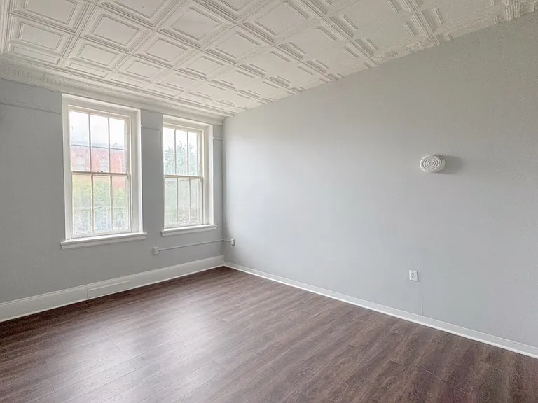 Peabody Apartments — Photo 2
