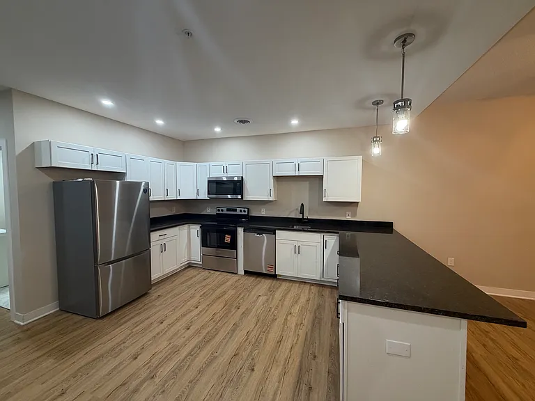 400 N Main St #203 — Photo 3