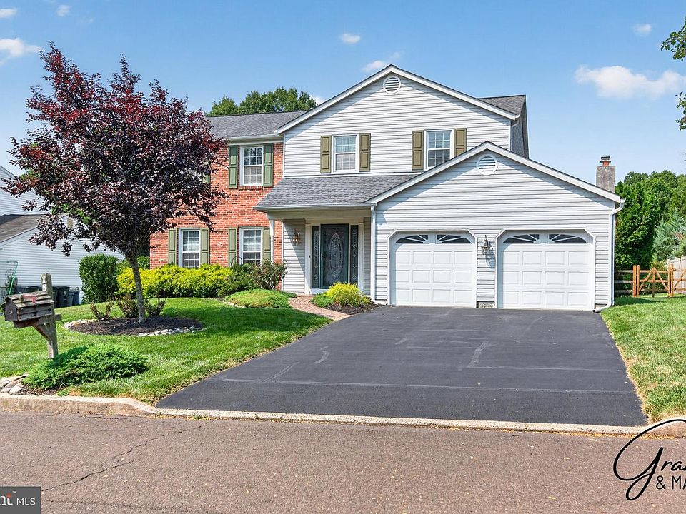 1st image of 15 Black Pine Rd