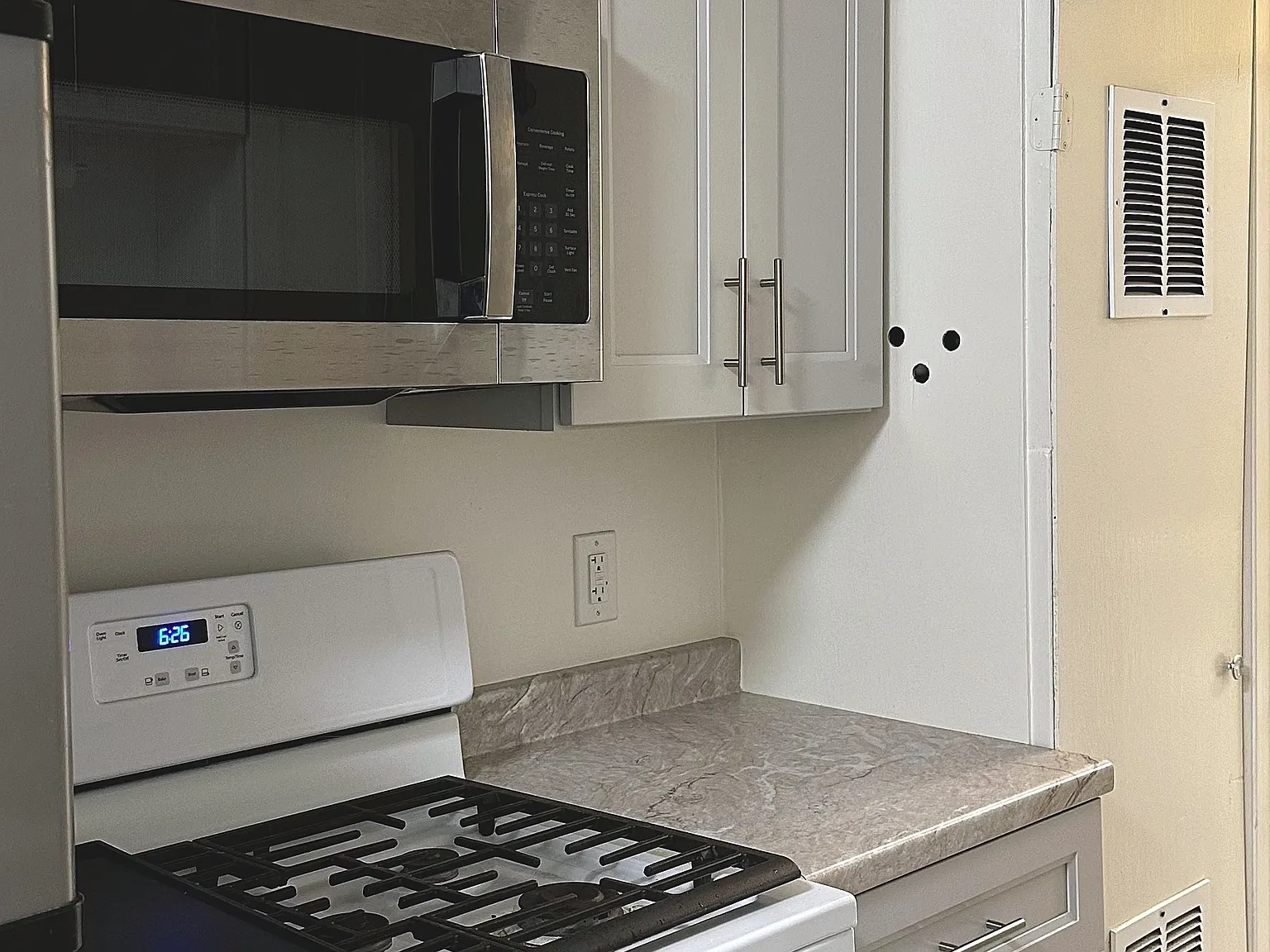1 bed, 650 sqft, $1,830 — Photo 2