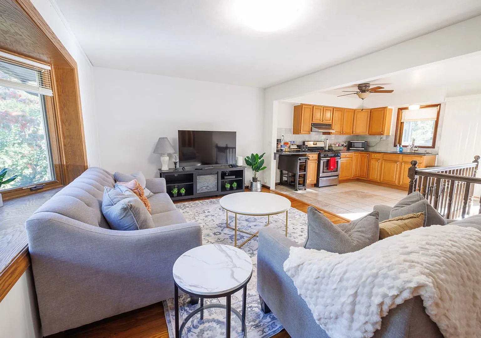 Fully furnished 4BR-2BA on 8th St — Photo 2