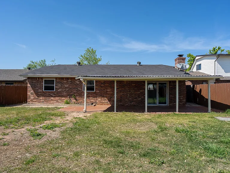 932 NW 9th St — Photo 22