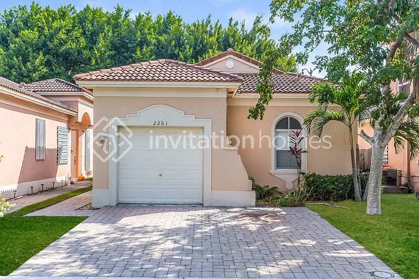 2261 NE 37th Rd