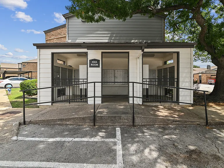 Davenport Apartments — Photo 46