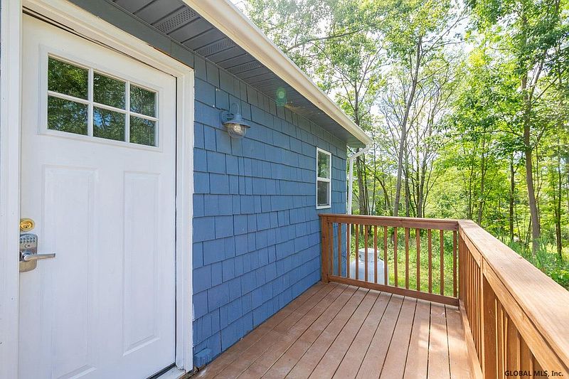 3rd image of 25 KNOB HILL Road