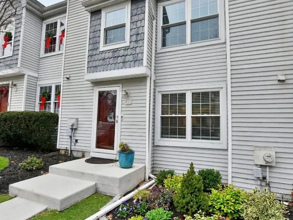 19 Applewood Ct, Horsham, PA 19044