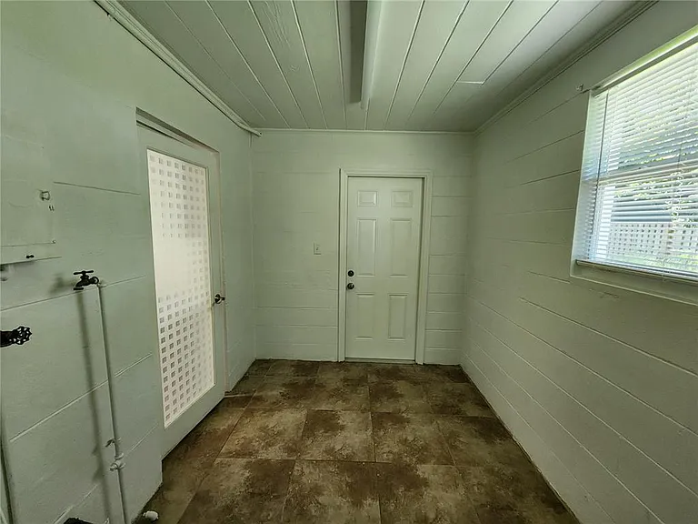 1014 NE 10th Pl — Photo 32