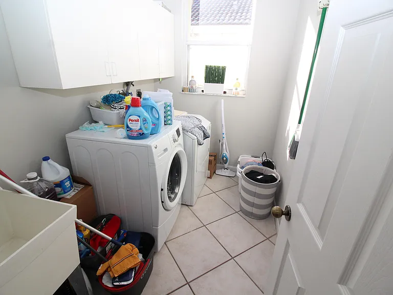 1396 Banyan Way — Photo 21