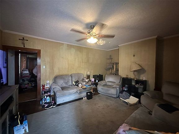 3rd image of 150 Watkins Ave