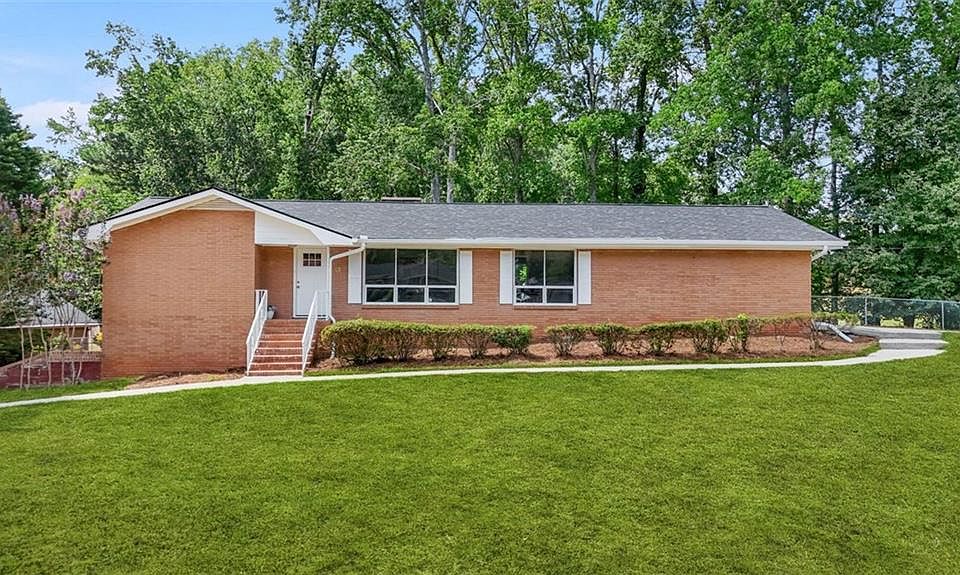 1st image of 324 Plantation Cir