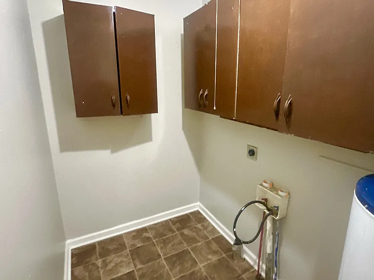 2408 Giddens Dr — Photo 9