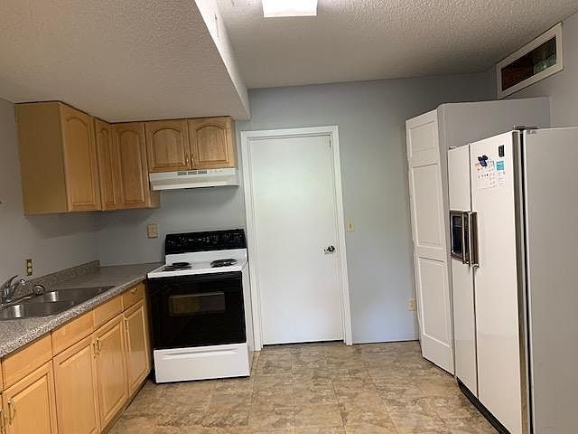 1st image of 3755 Rosewood Ln N