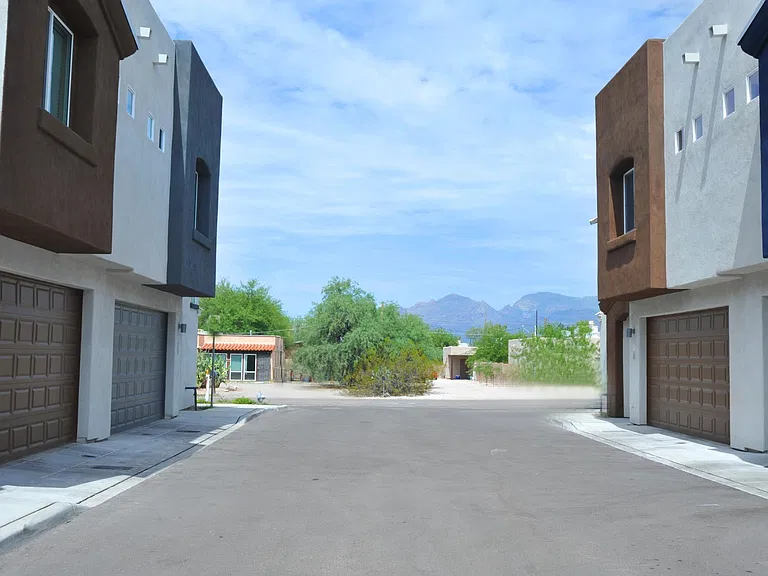 1218 E Blacklidge Dr — Photo 18