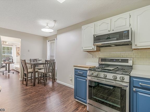 5th image of 1408 Magnolia Ln