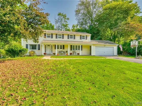 24 Smallwood Dr, Pittsford, NY 14534