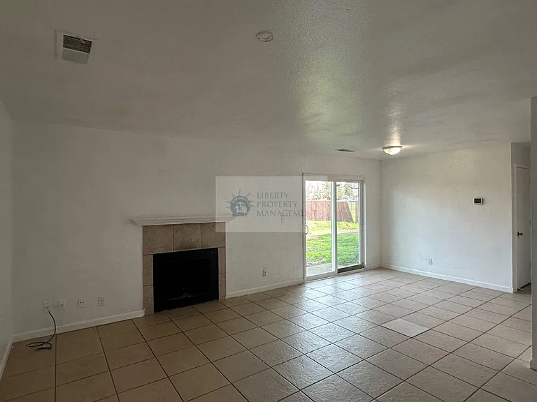 2446 Burlington Pl #2446 — Photo 3