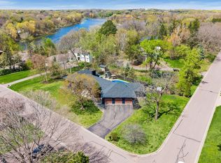335 Queensland Ln N, Plymouth, MN 55447