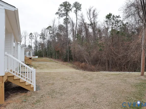 10342 Szalay Ln, Ashland, VA 23005