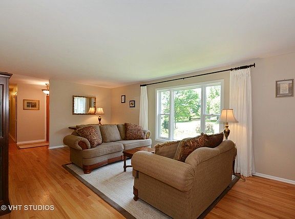 2nd image of 7N167 Weybridge Dr