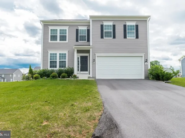 40 Voltaire St, Gerrardstown, WV 25420