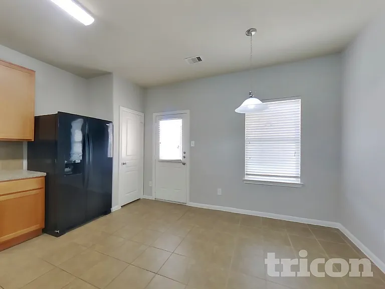 2122 Hackberry Bank Ln — Photo 4