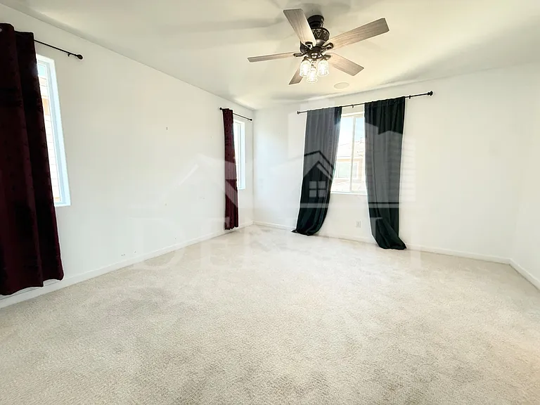 1729 W Myrna Ln — Photo 12