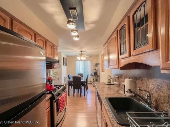 2 Elmwood Park Drive image 2 of 17