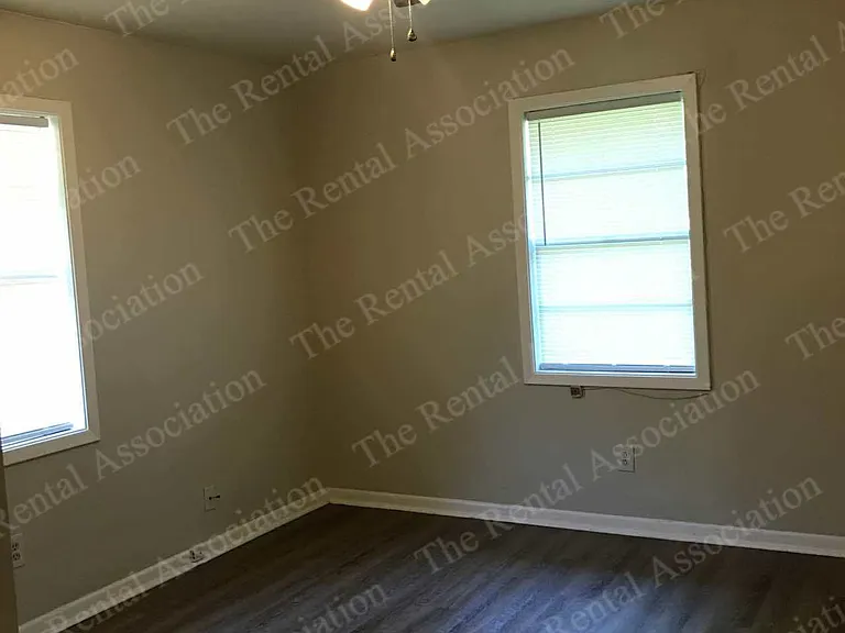 208 Tennessee St — Photo 11