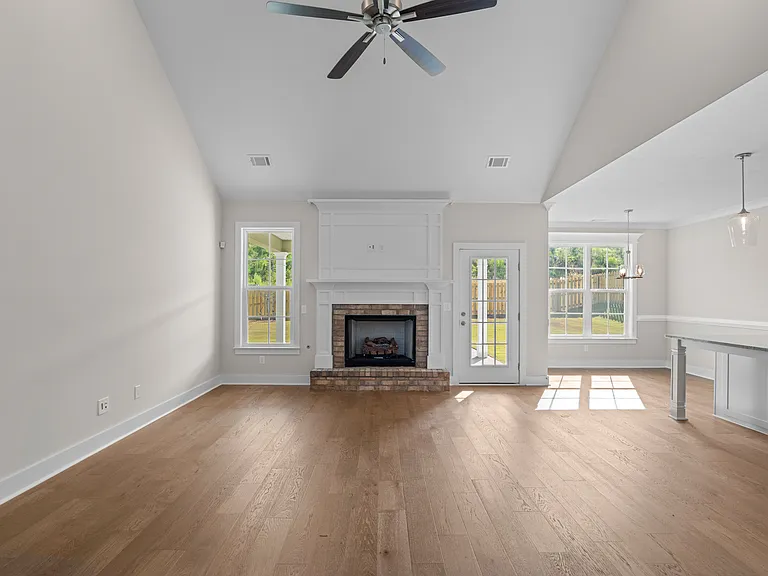 232 Dublin Loop — Photo 10