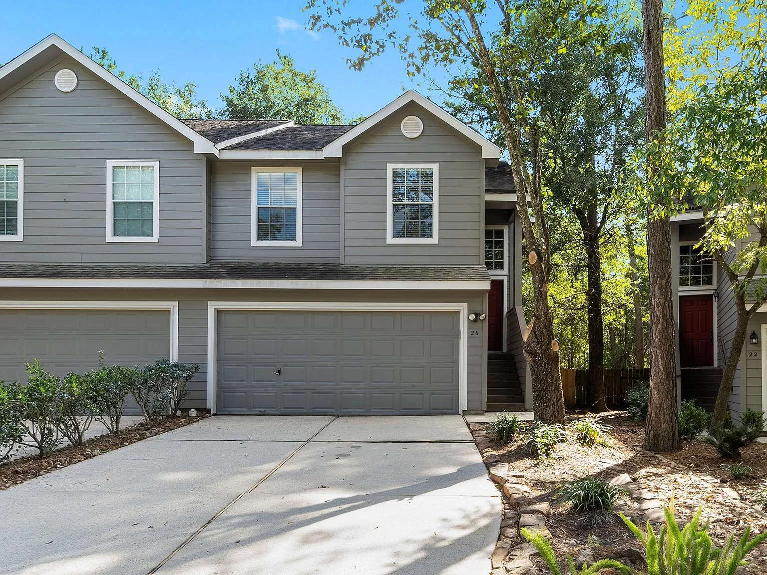 3 bed, 2.5 bath, 1560 sqft, $2,200 — Photo 2