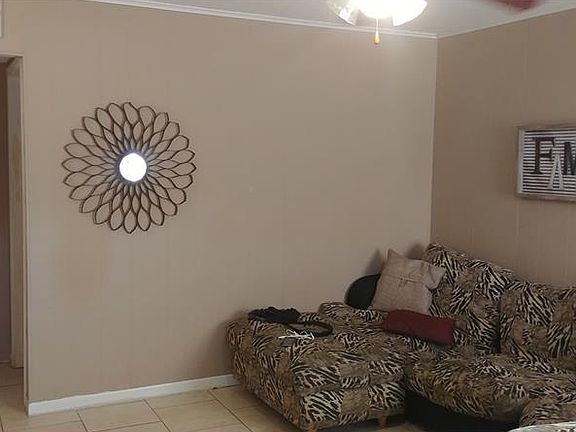 5th image of 890 E Lake Dr