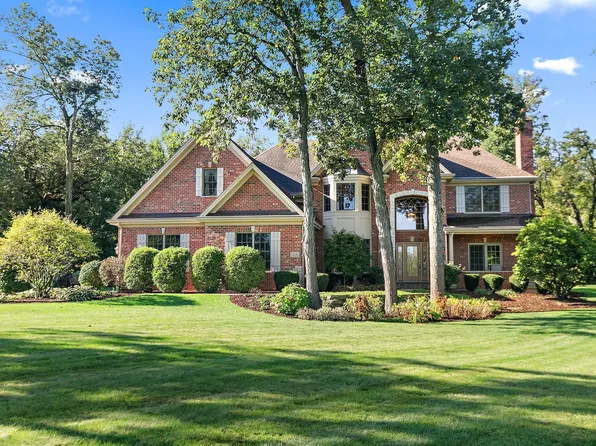 219 Burr Oak Cir, Elgin, IL 60124