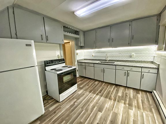 2nd image of 154 E Main St #B