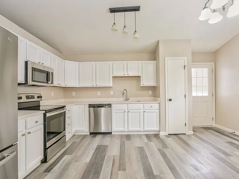 445 Oak Meadow Dr — Photo 7