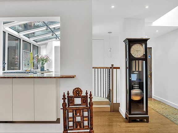 5th image of 155 E 49th St #11CD