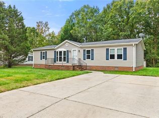 5519 Bridgeway Dr, Greensboro, NC 27406