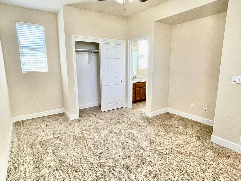 1736 Parkway Dr N — Photo 17