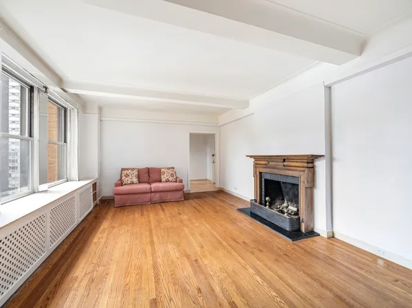 315 East 68th Street 15J image 2 of 14