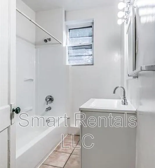 1722 Waverly Pl #B — Photo 4
