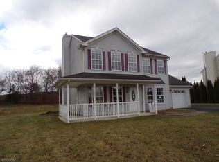 19 Robeson Rdg, Oxford, NJ 07863