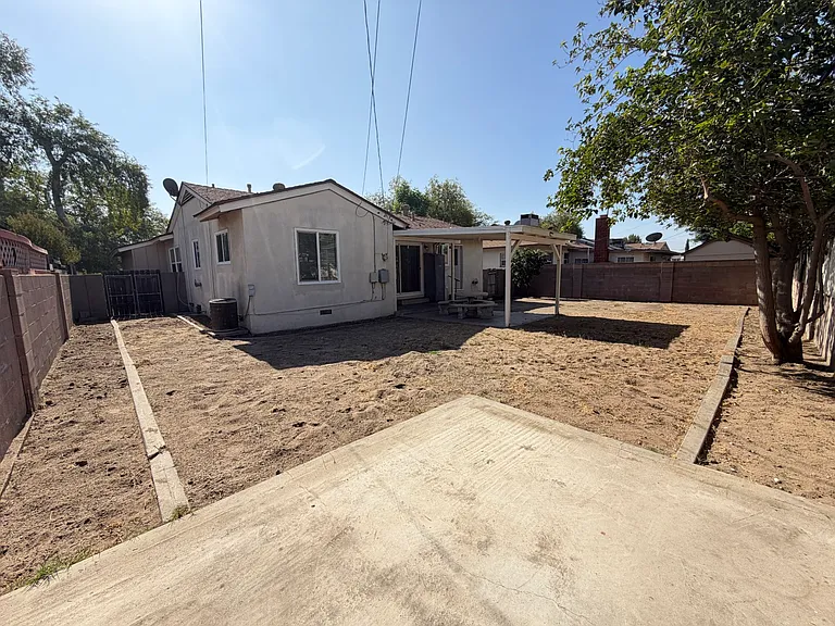 3552 N Alameda Ave — Photo 21