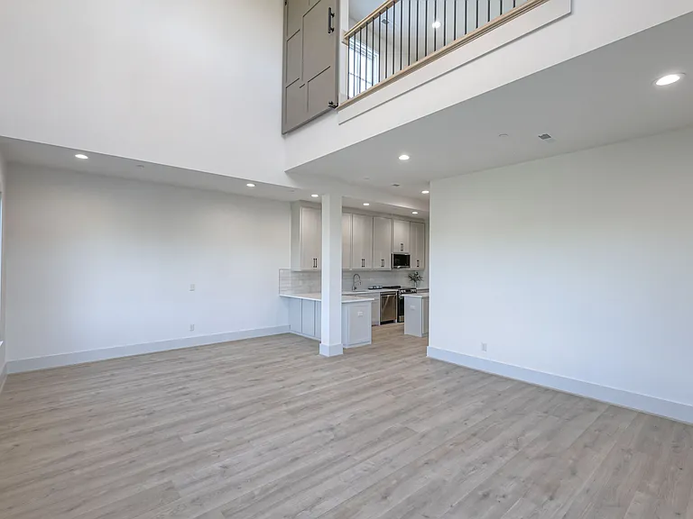 1025 Southwalk Dr — Photo 17