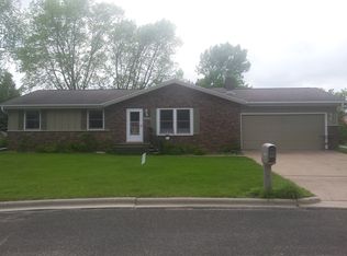 1404 Kingswood Ln, Onalaska, WI 54650