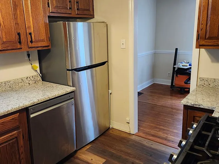 332 Marsh Ln — Photo 3