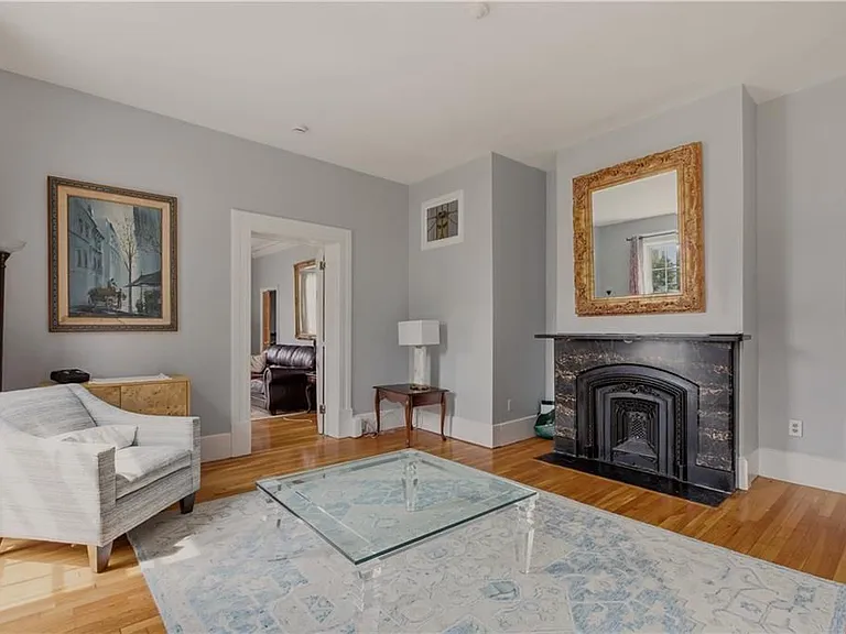 92 Pelham St — Photo 3