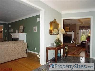 3rd image of 16 Clerbrook Ln
